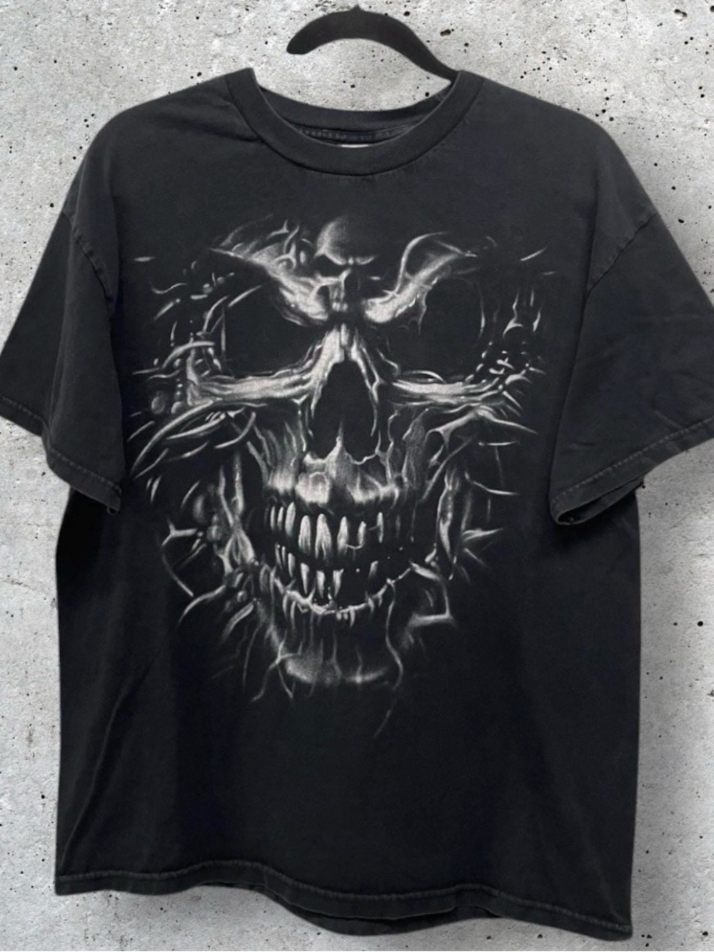 Vintage Y2K 2000s Tennessee River Smoking Skull Black T-Shirt // L
